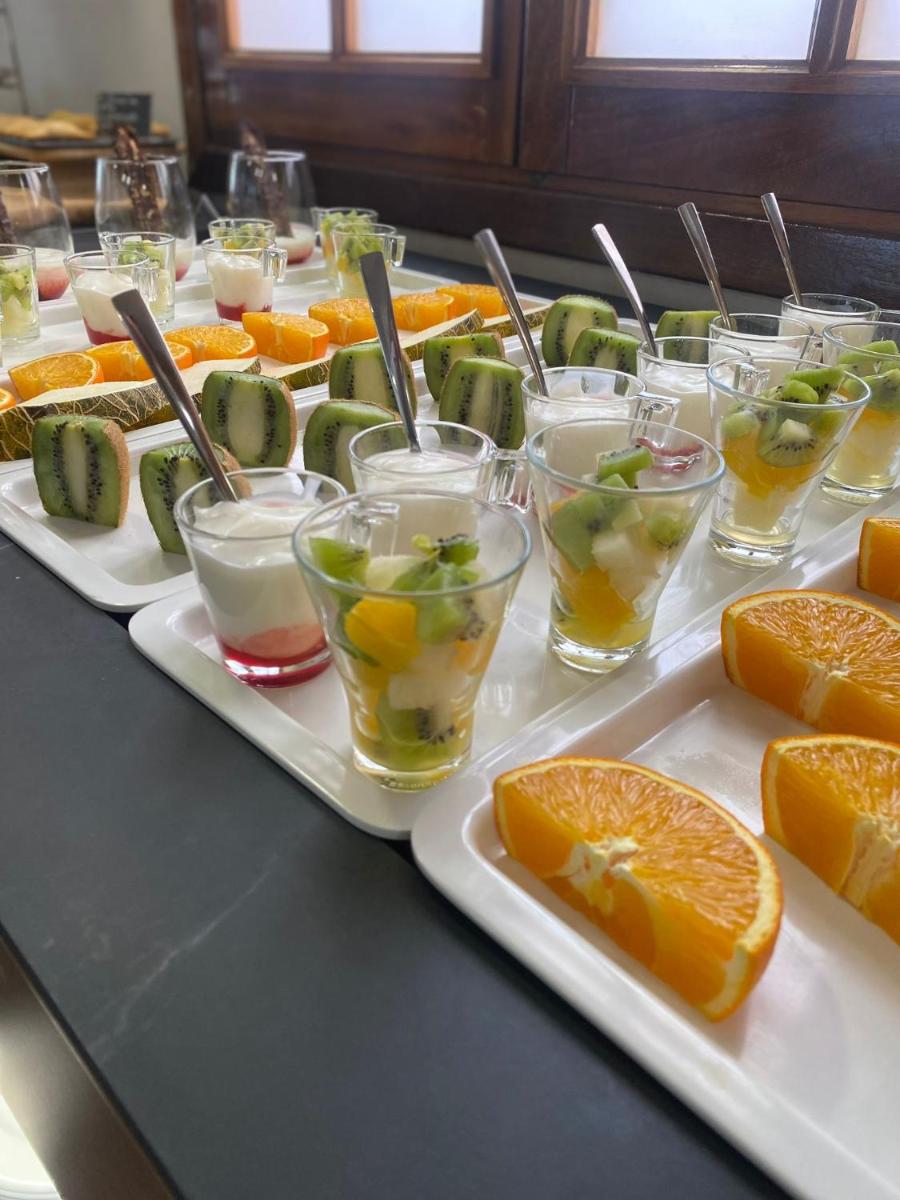 Comida en o cerca de este hotel