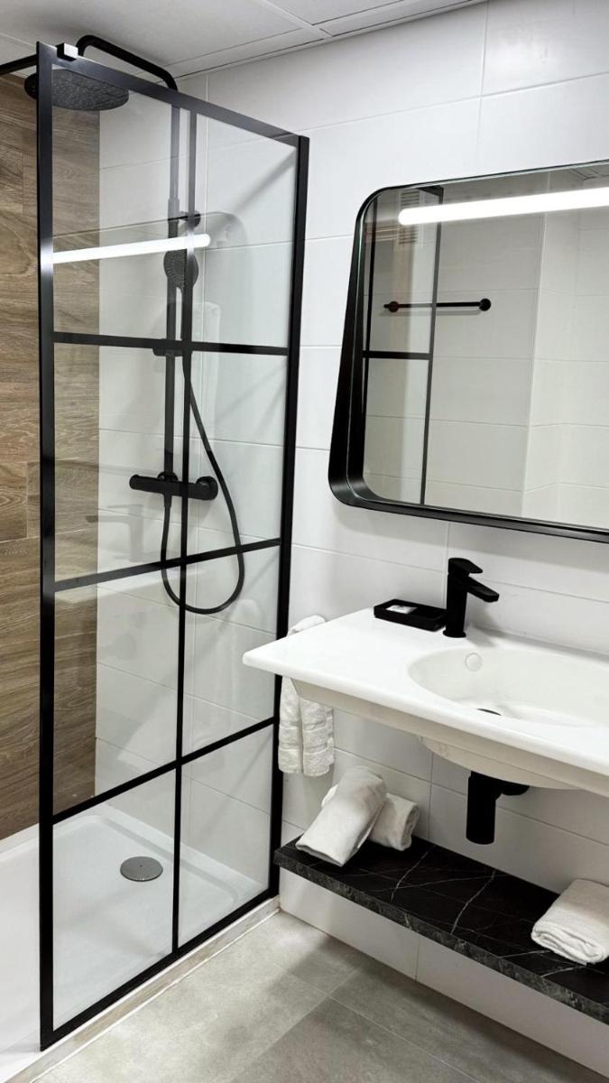 Un baño de Aparthotel Los Girasoles