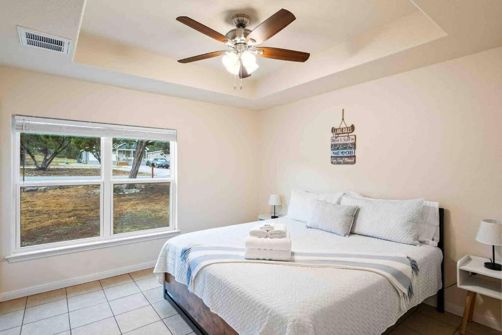 The Lake House - Housity