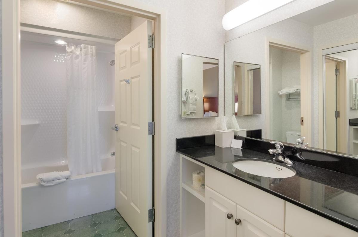 MainStay Suites Roanoke Airport - Housity