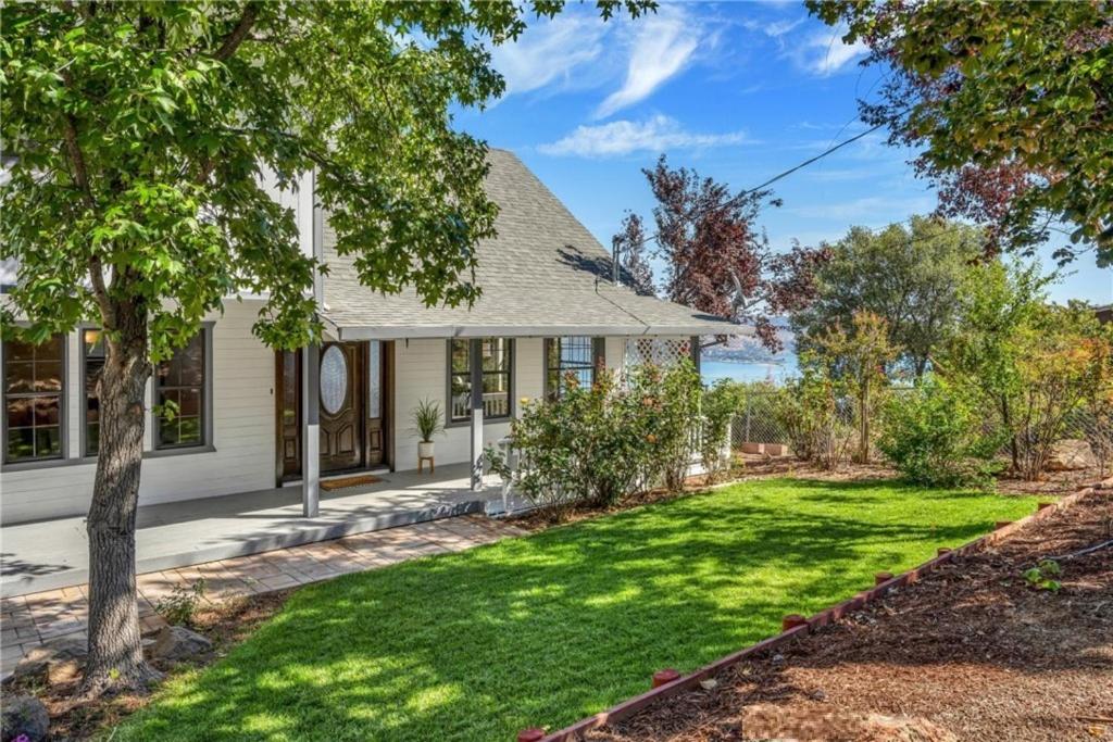 Exotic Lake View & Luxury living w AC, King beds, Pool tbl, Ping-Pong, BBQ, Deck, Boating, fishing, Hiking - Housity