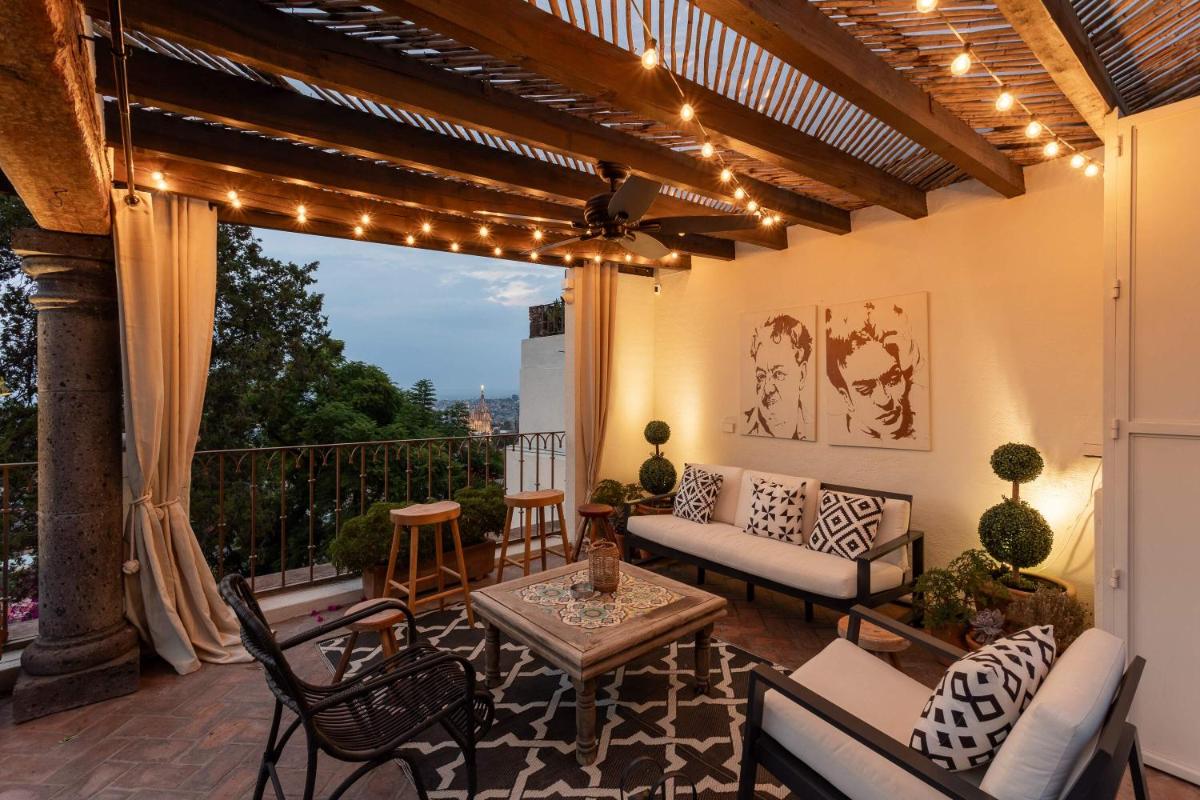 Panoramic Paradise 3BR Gem Overlooking San Miguel - Housity