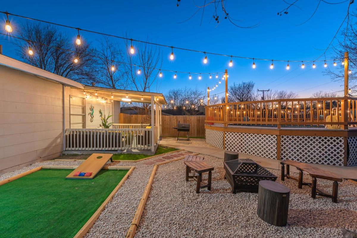 Game Room, Pool & Fire Pit At The Medical Center - Housity