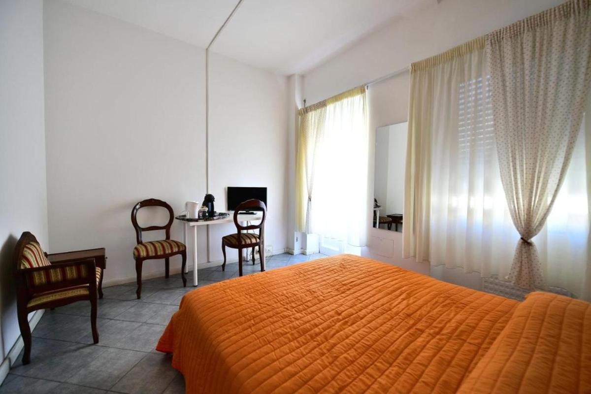 QUEEN VATICAN - Housity
