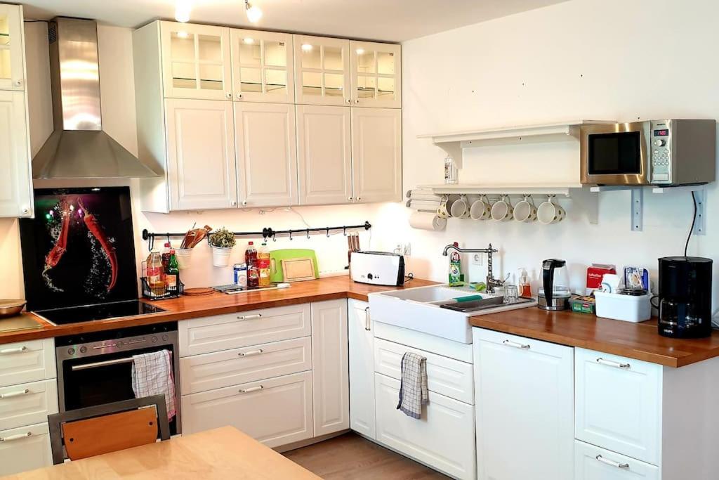 For Business, Families, by Messe Munich ICM, direct Metro 15 min to CityCenter, Oktoberfest, 2-BedRoom full 2-BathRoom, free Parking, Balcony - Housity