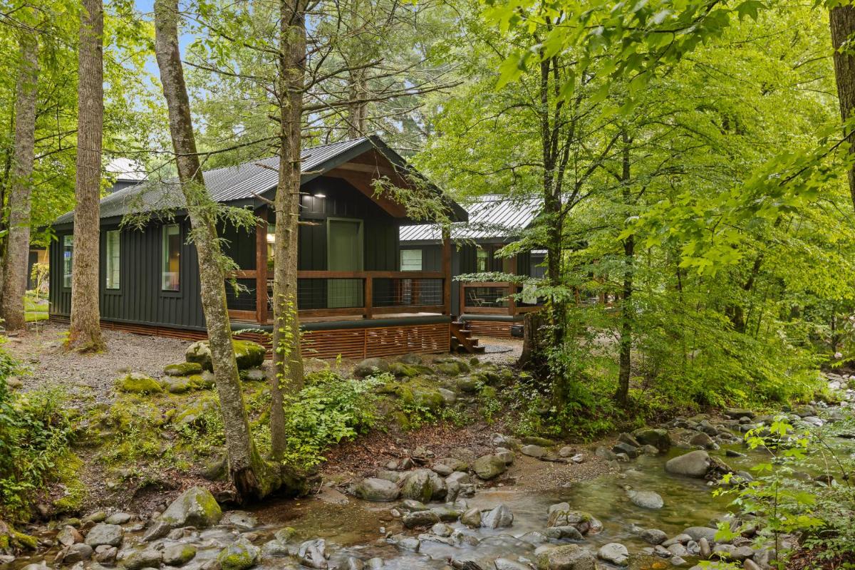 Roamstead Smoky Mountains - Housity