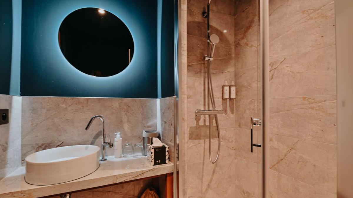 Salle de bains dans l'établissement Keystone Hôtel & Spa