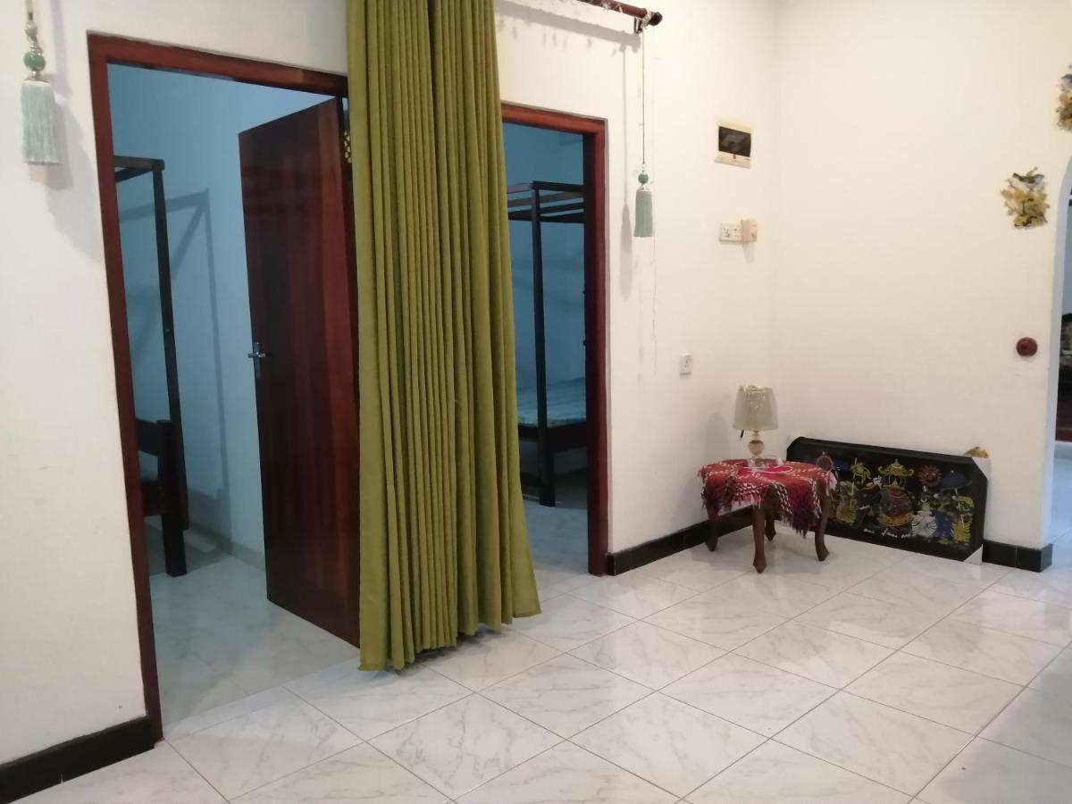 Gamini House - Housity