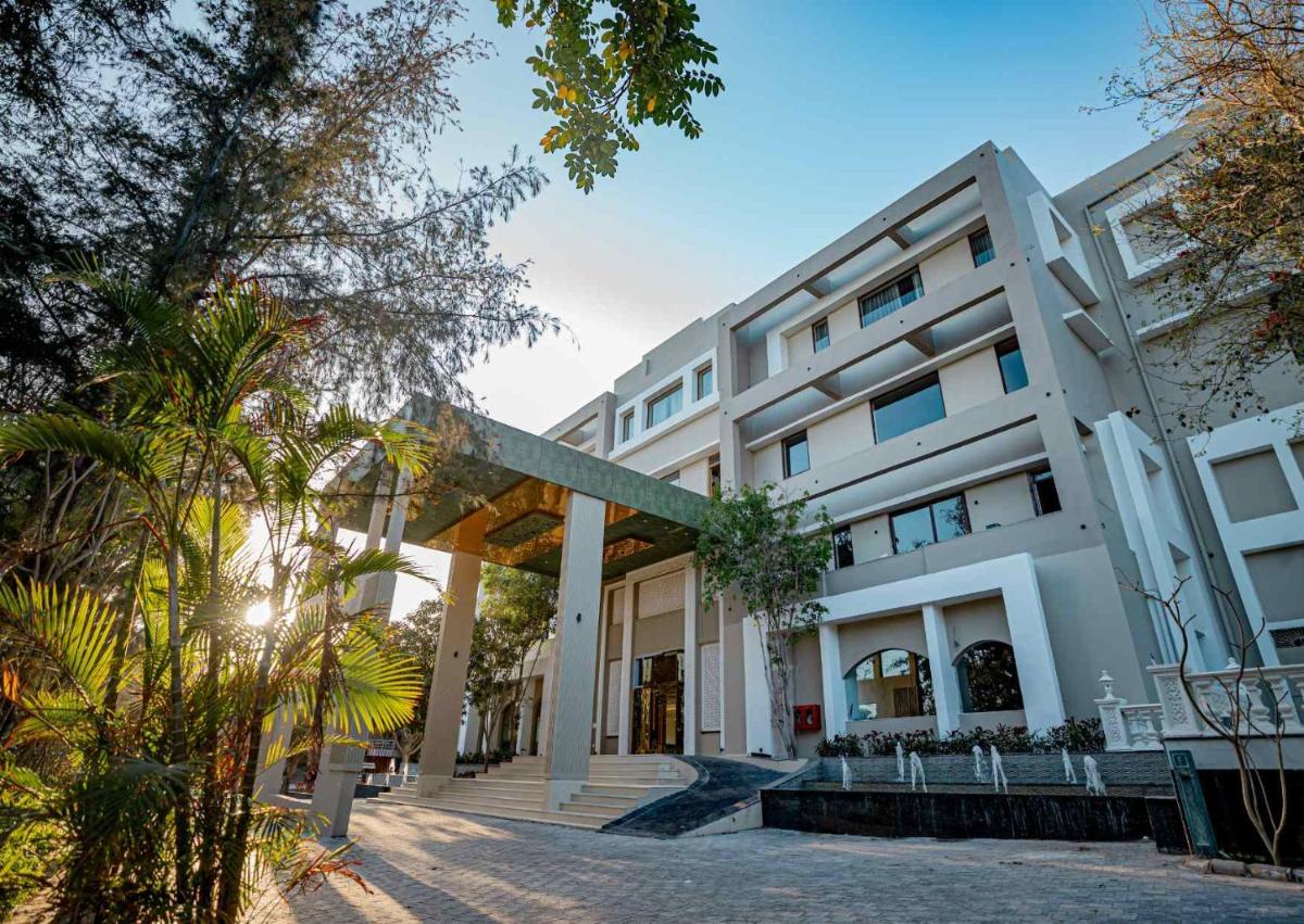 Essentia Luxury Resort & Spa Udaipur - Housity