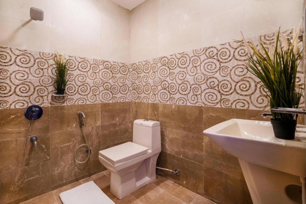 Rainbow Tower Hotel Airport Road - Housity