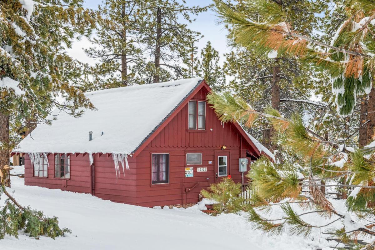 LAKEFRONT HIDEAWAY - On the Lake - Housity