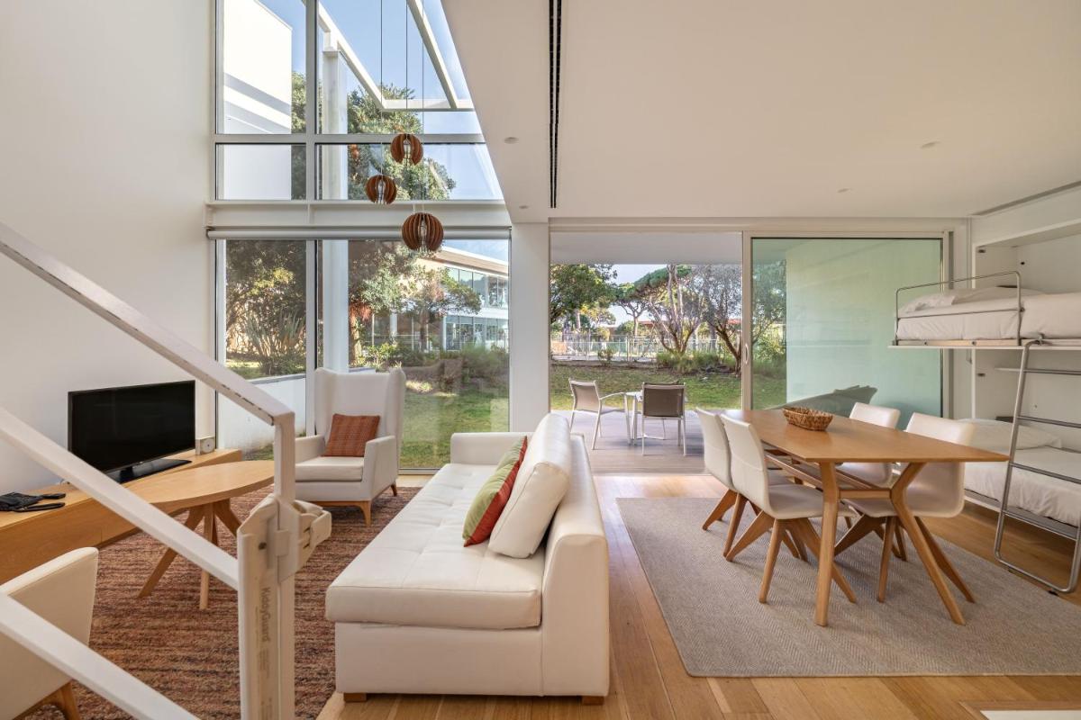 Uma área de estar em Onyria Marinha Cascais, Vignette Collection by IHG