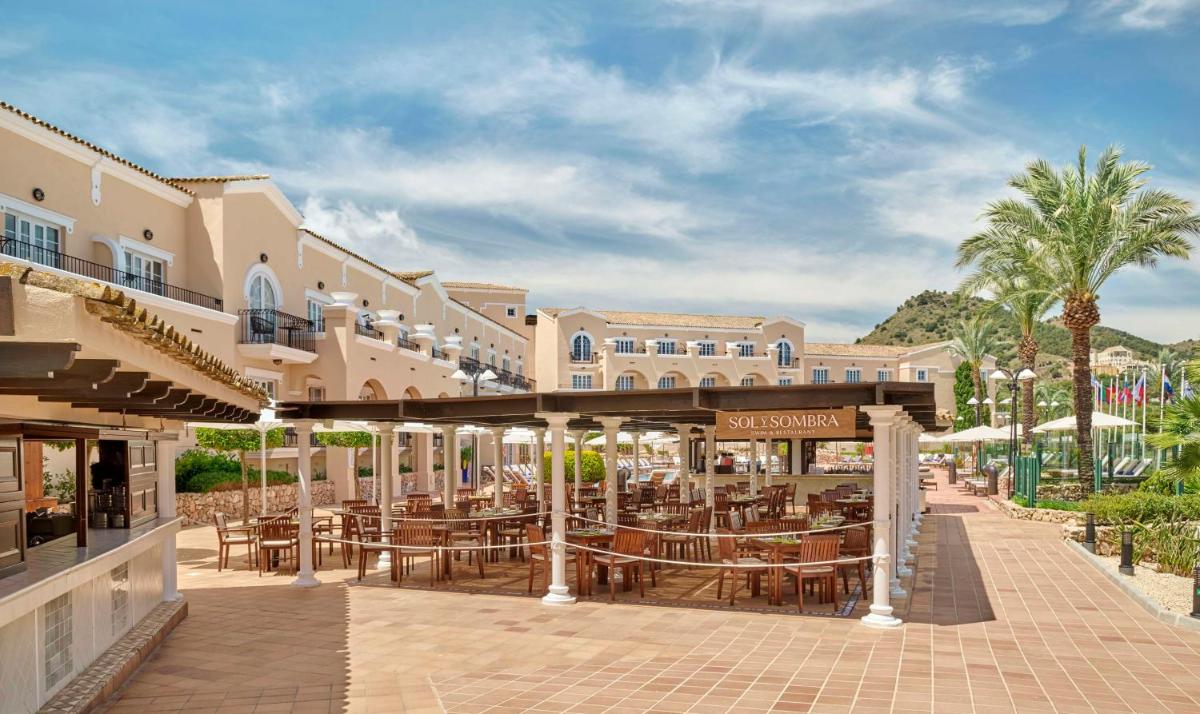 Un restaurante o sitio para comer en Grand Hyatt La Manga Club Golf & Spa