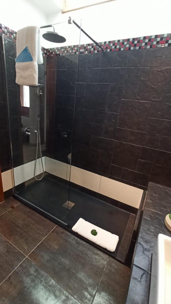 Un baño de Birdcage Gay Men Resort and Lifestyle Hotel