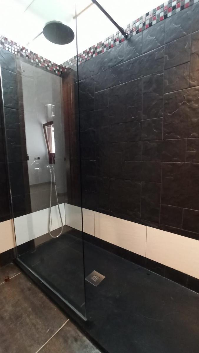 Un baño de Birdcage Gay Men Resort and Lifestyle Hotel