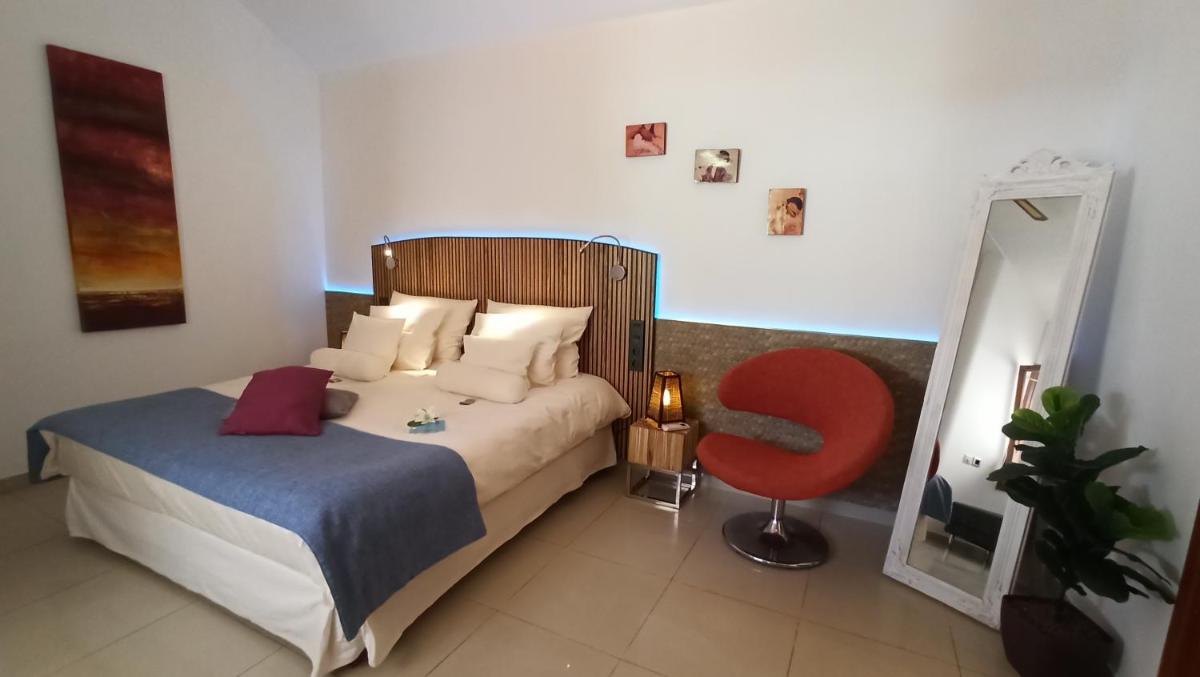 Cama o camas de una habitación en Birdcage Gay Men Resort and Lifestyle Hotel