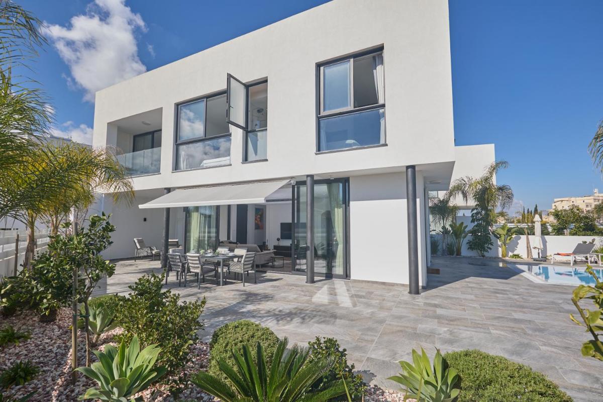 Almaria Villas - Housity