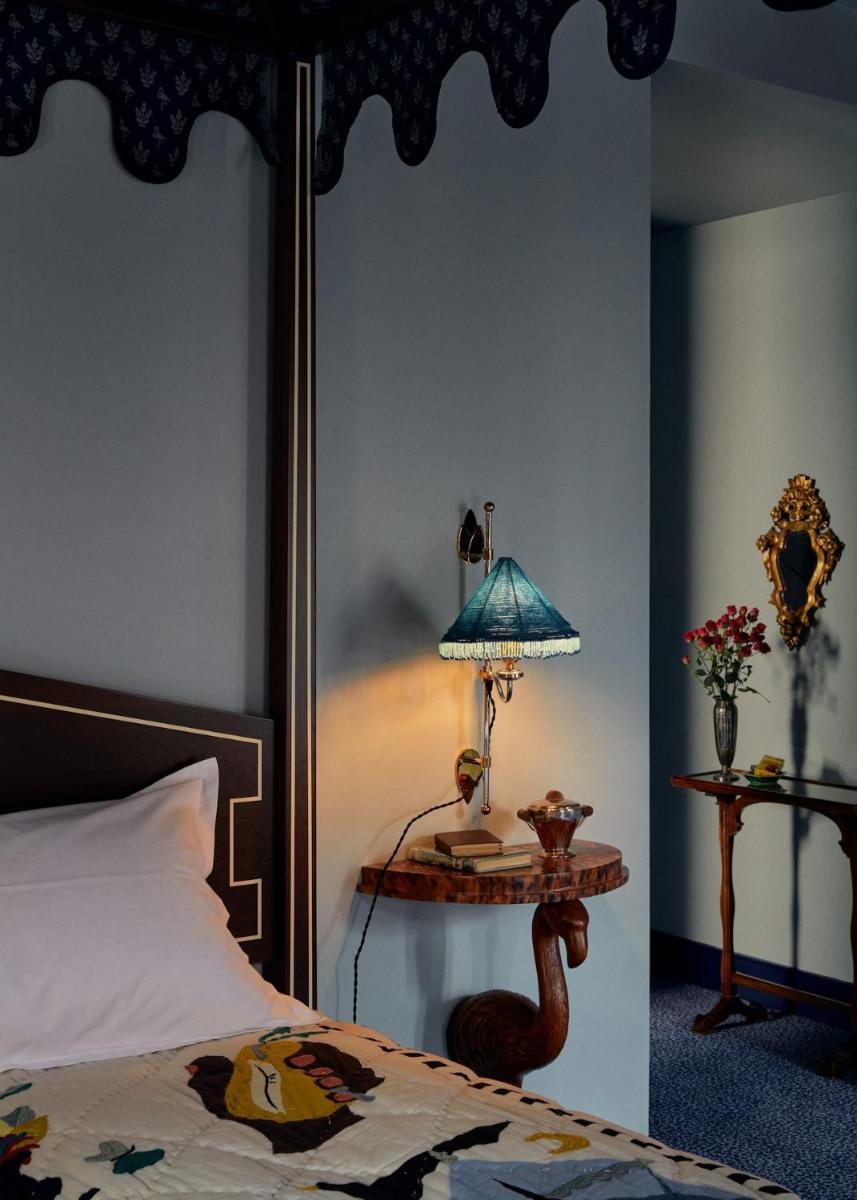 Ulysses, an Ash Hotel - Housity
