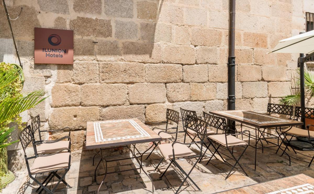 Un restaurante o sitio para comer en Hotel Ilunion Mérida Palace