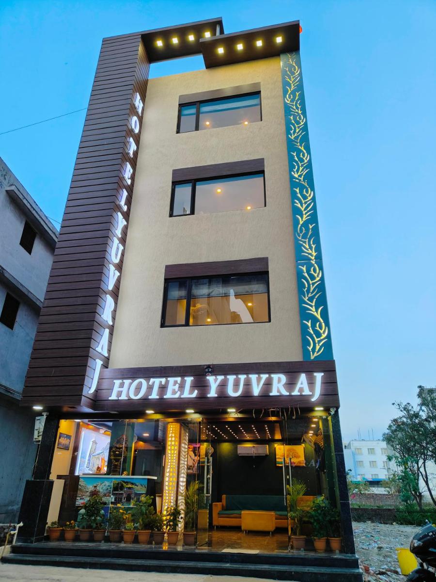 Yuvraj Hotel - Housity