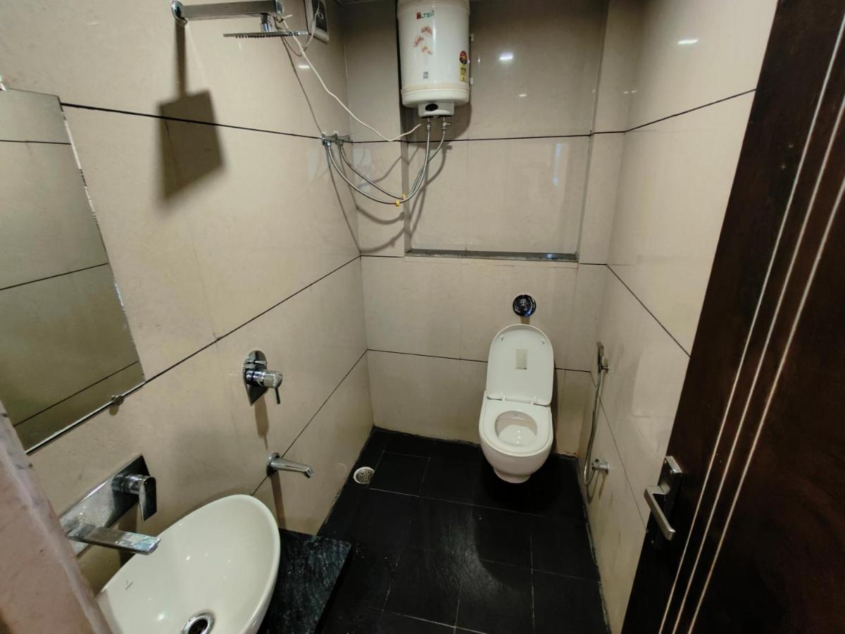 Yuvraj Hotel - Housity