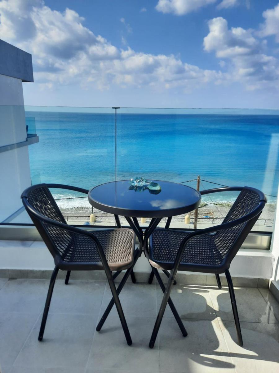 Lilian's Seaview-Barstreet-Youth Studios - Housity