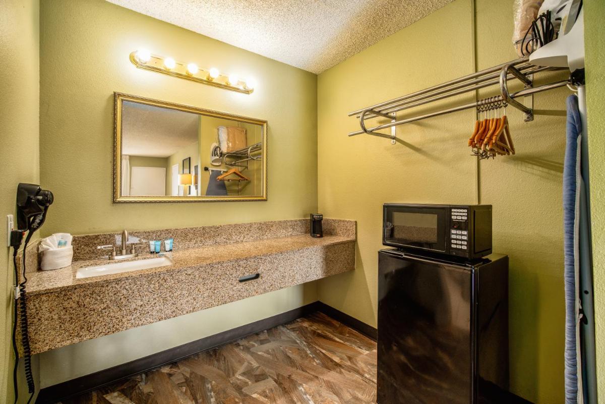 The Buena Park Hotel & Suites - Housity