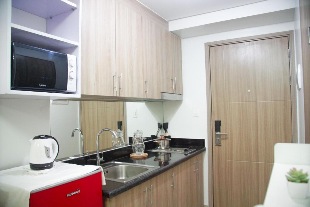 Suitetrails - Urban Escapade - Shore 2 Residences MOA Complex