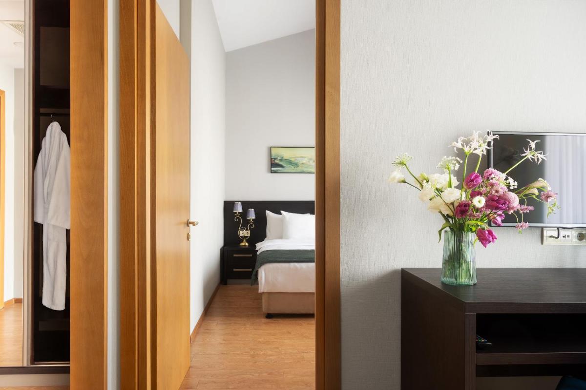Sephia Hotel - Housity