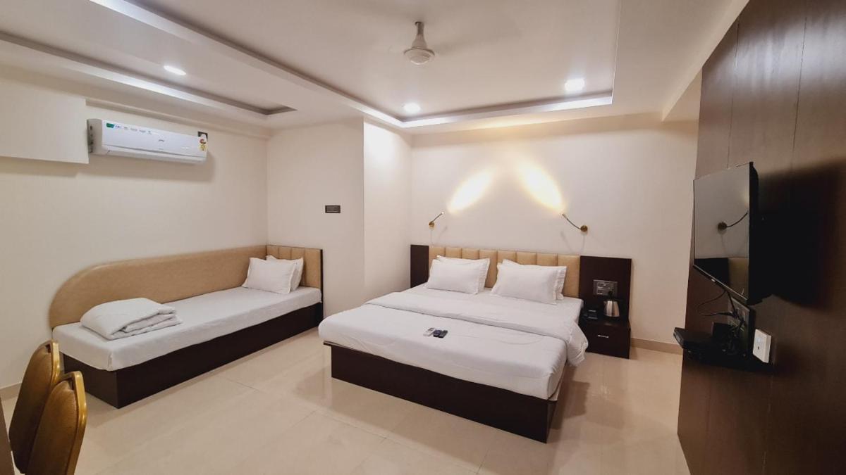 Hotel Elegance Inn - Housity