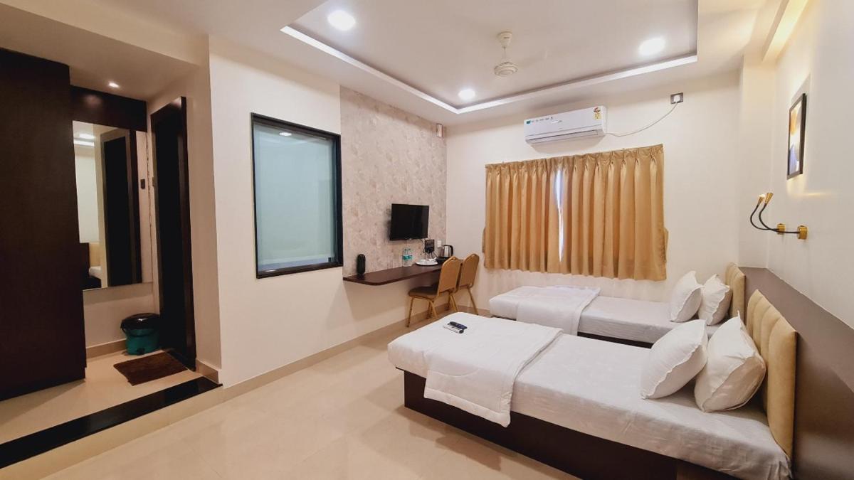 Hotel Elegance Inn - Housity