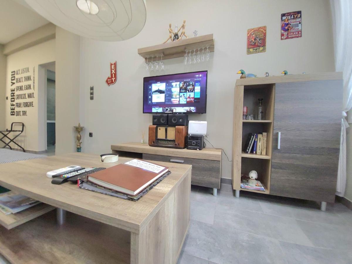 “ZEUS”, STYLISH LUXURY BUSINESS SUITE in the heart of Athens. - Housity