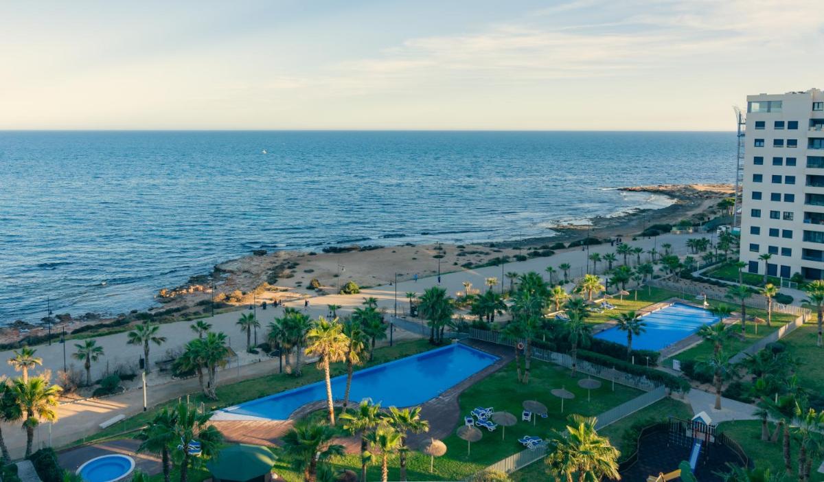 Apartamento Premium con Jacuzzi y vistas al mar en Punta Prima, Torrevieja by Rentalole - Housity