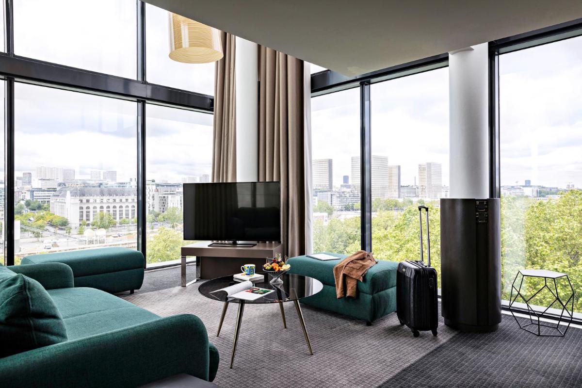 Télévision ou salle de divertissement dans l'établissement Pullman Paris Centre - Bercy