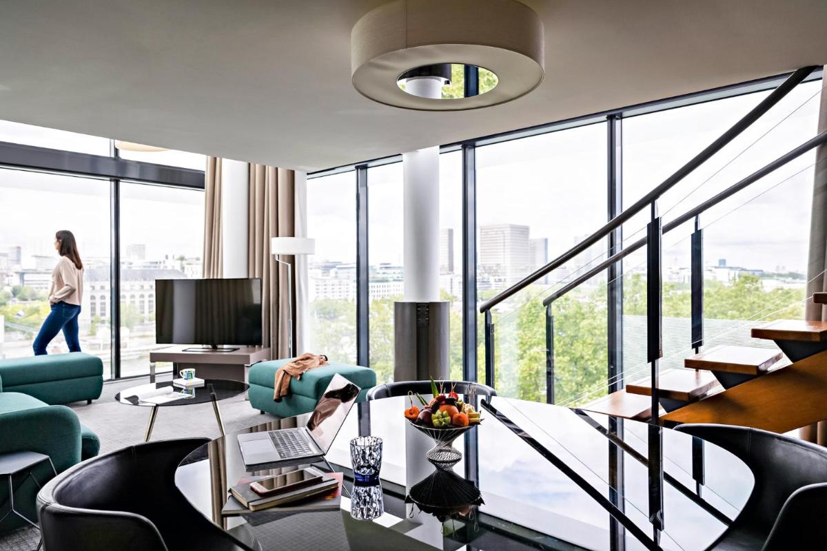 Télévision ou salle de divertissement dans l'établissement Pullman Paris Centre - Bercy