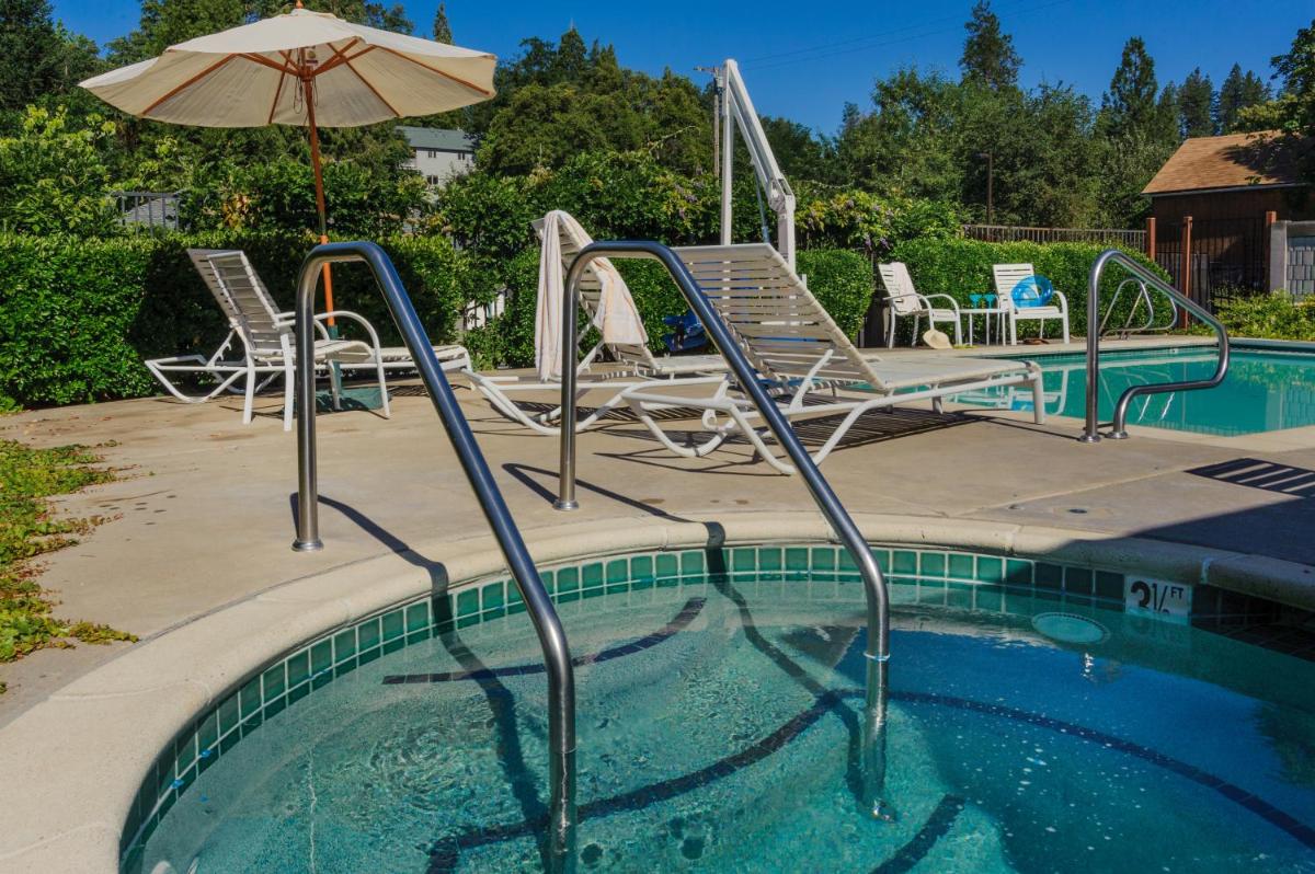Grass Valley Courtyard Suites - Housity