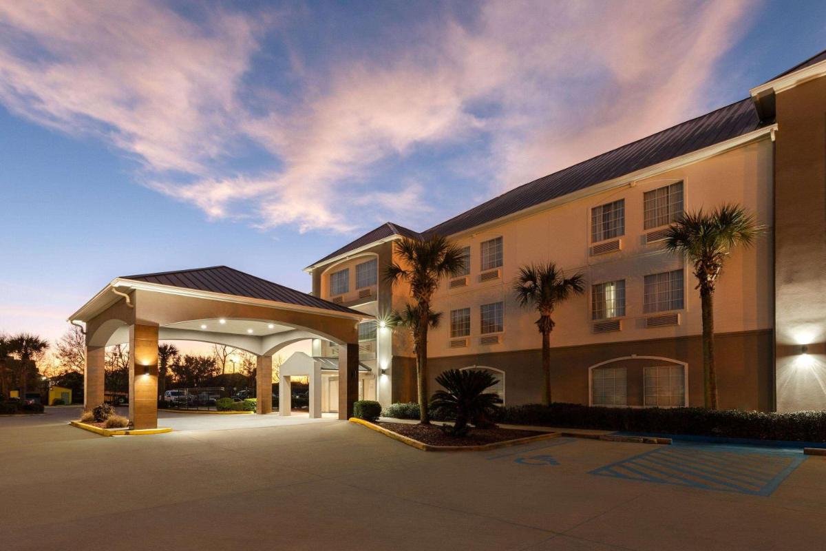 La Quinta by Wyndham Houma - Housity