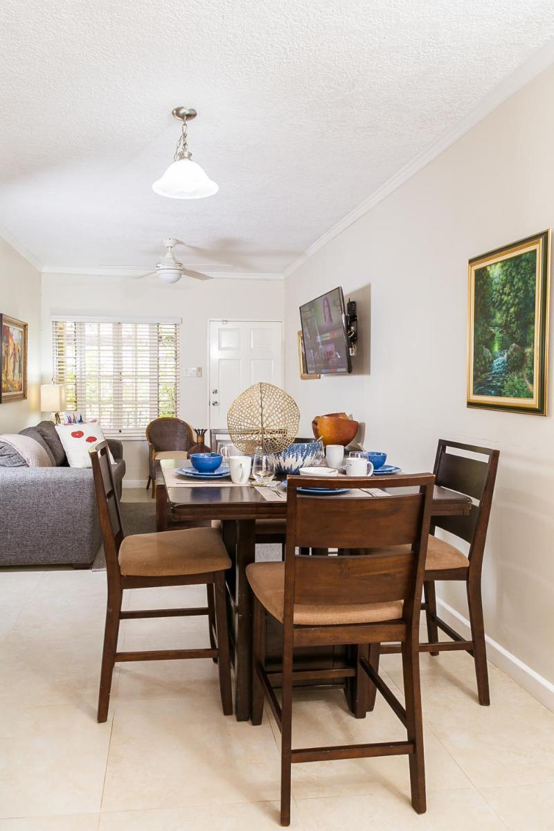 Suitetrails - AquaHaven Retreat in Kingston