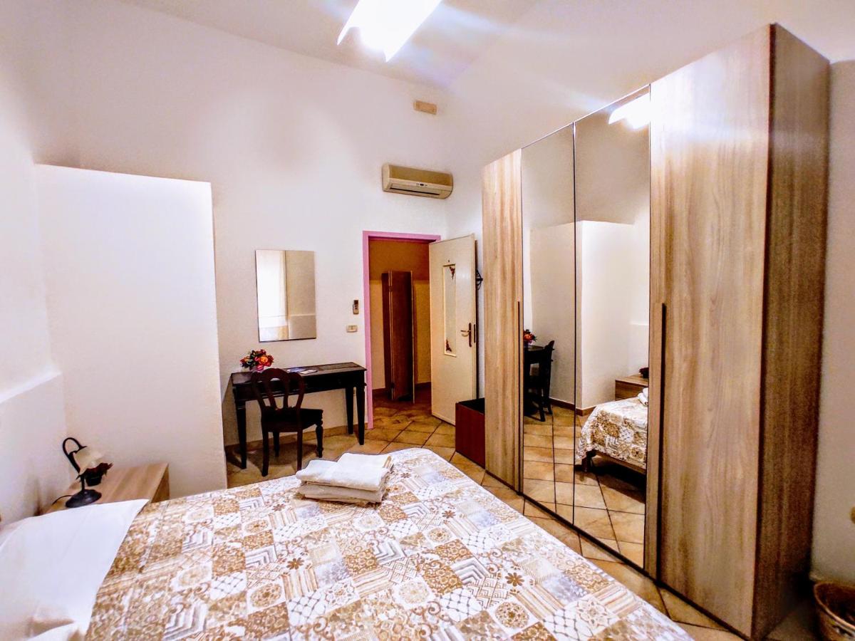 Domo Janas Affittacamere Guesthouse - Housity