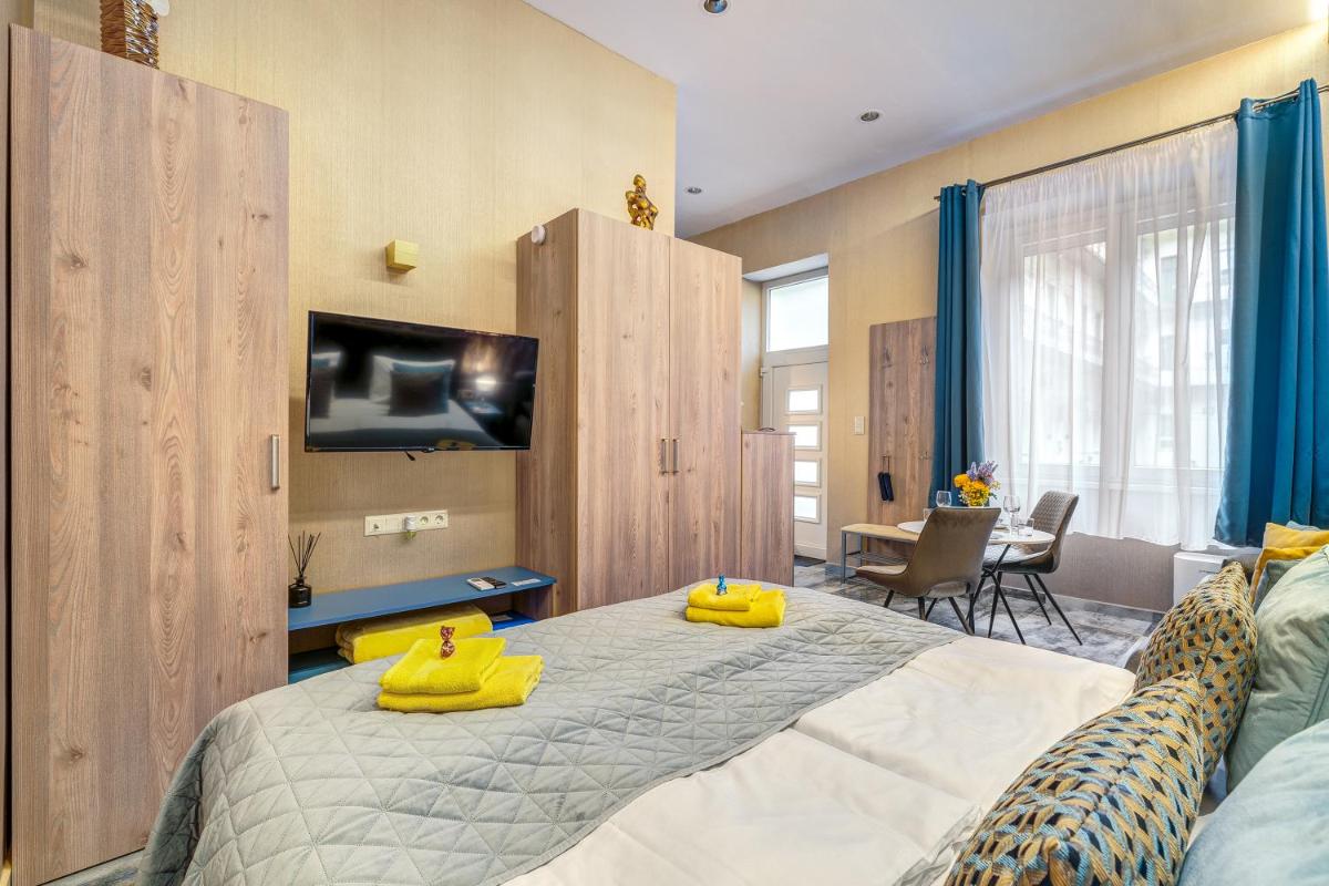 Budapest Magic Blue in Downtown - Housity