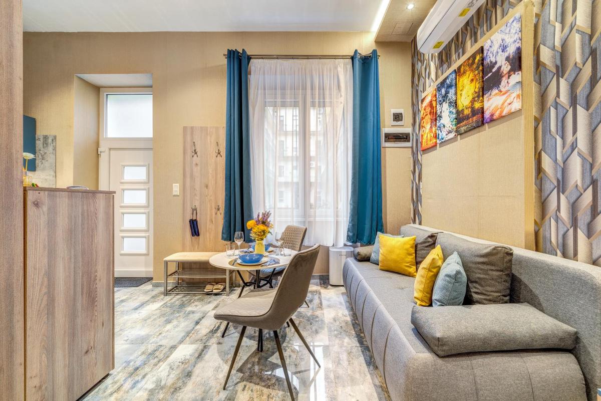 Budapest Magic Blue in Downtown - Housity