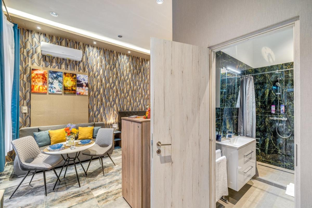 Budapest Magic Blue in Downtown - Housity