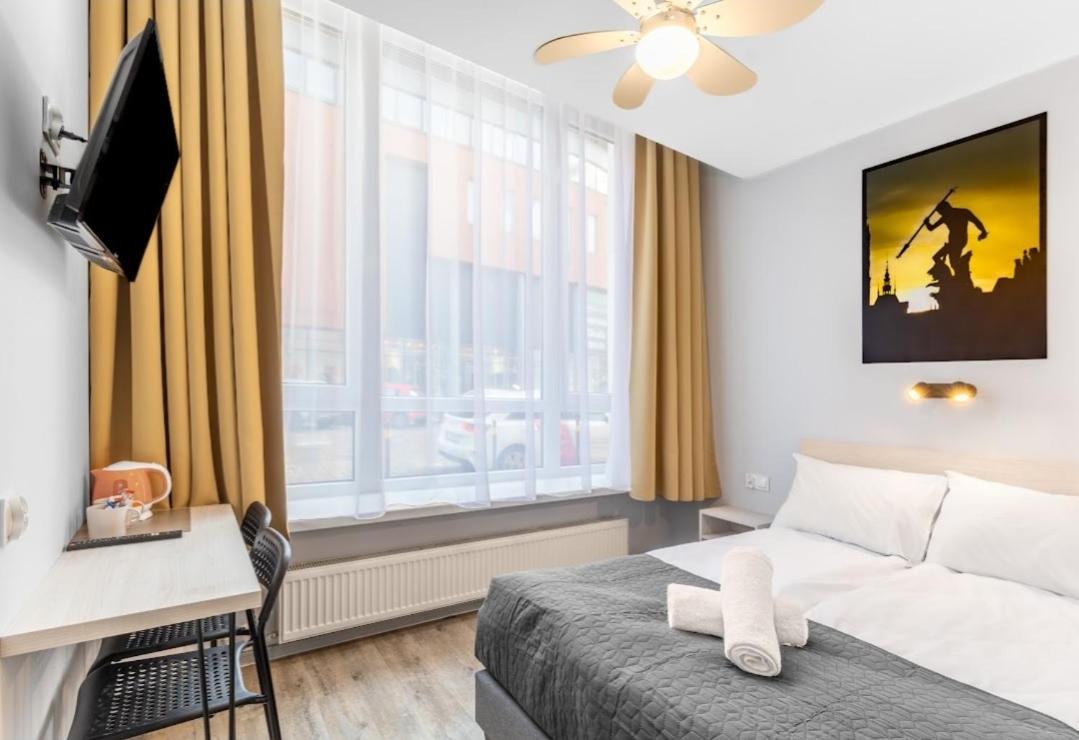 Zefiro Na Gnilnej - Housity