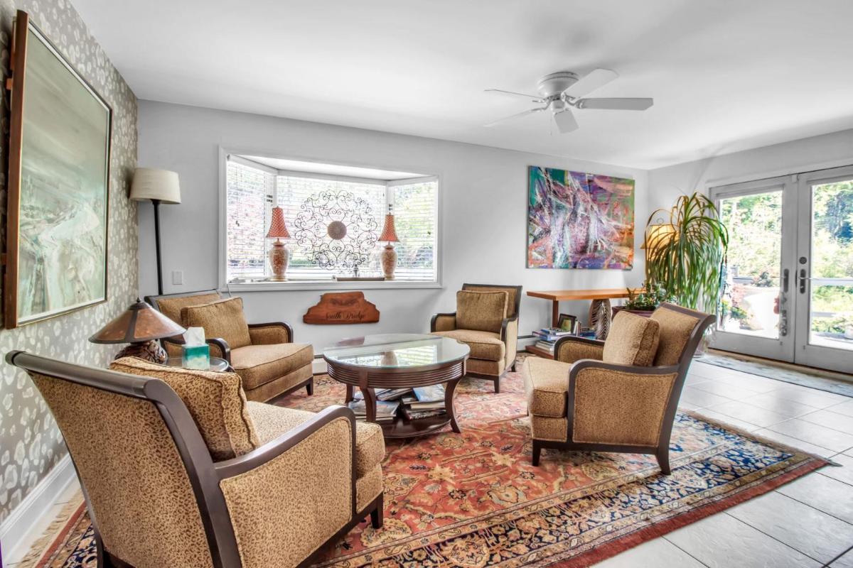 South Bridge Bed and Breakfast - Housity