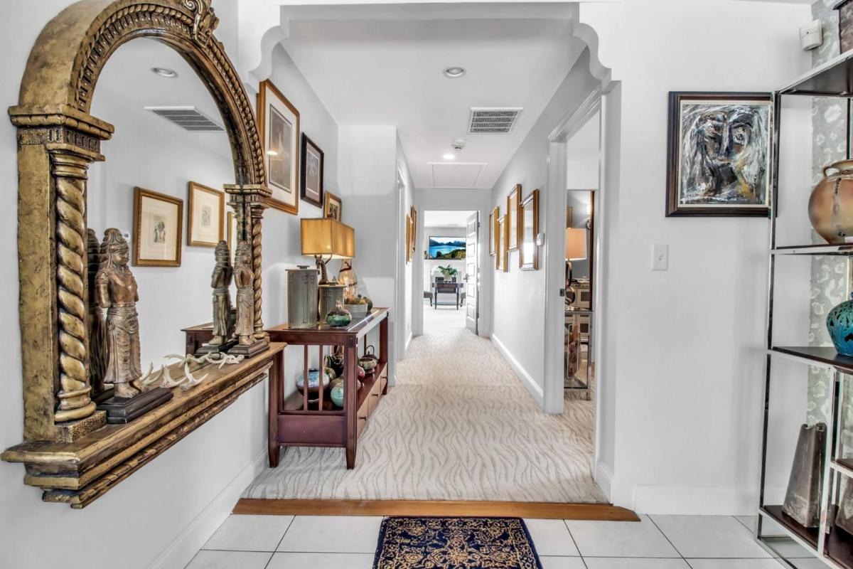 South Bridge Bed and Breakfast - Housity