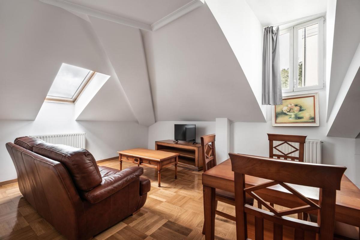 Apartamentos El Cid - Housity