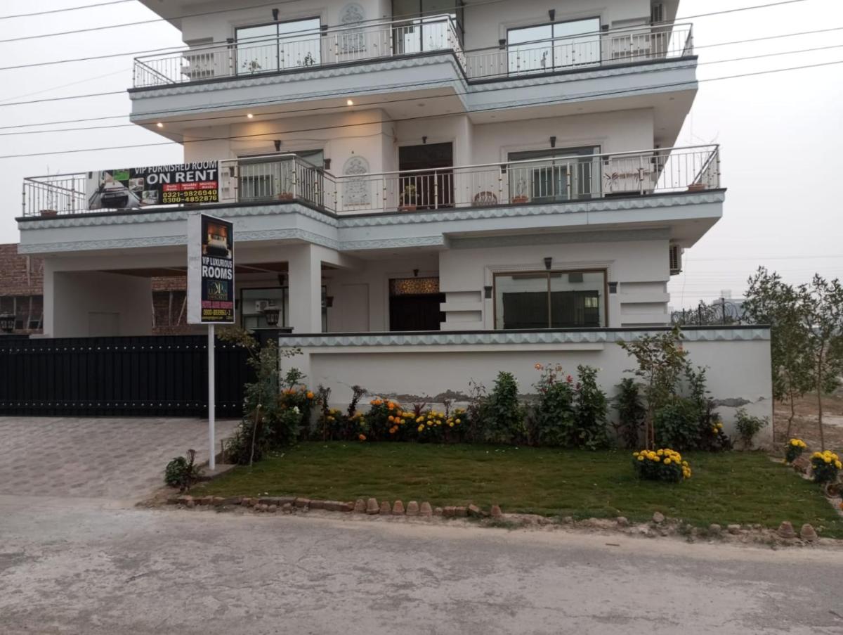 Suitetrails - Hotel Luxe Heights Lahore