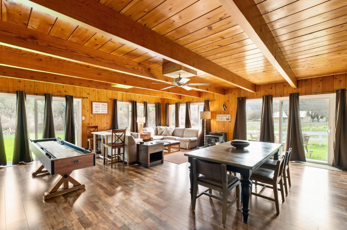 Indian Creek Lodge - Housity