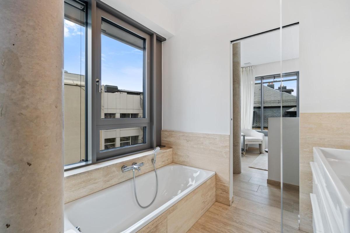 Suitetrails - Elegant 2BR with Balcony in Heart of Luxembourg