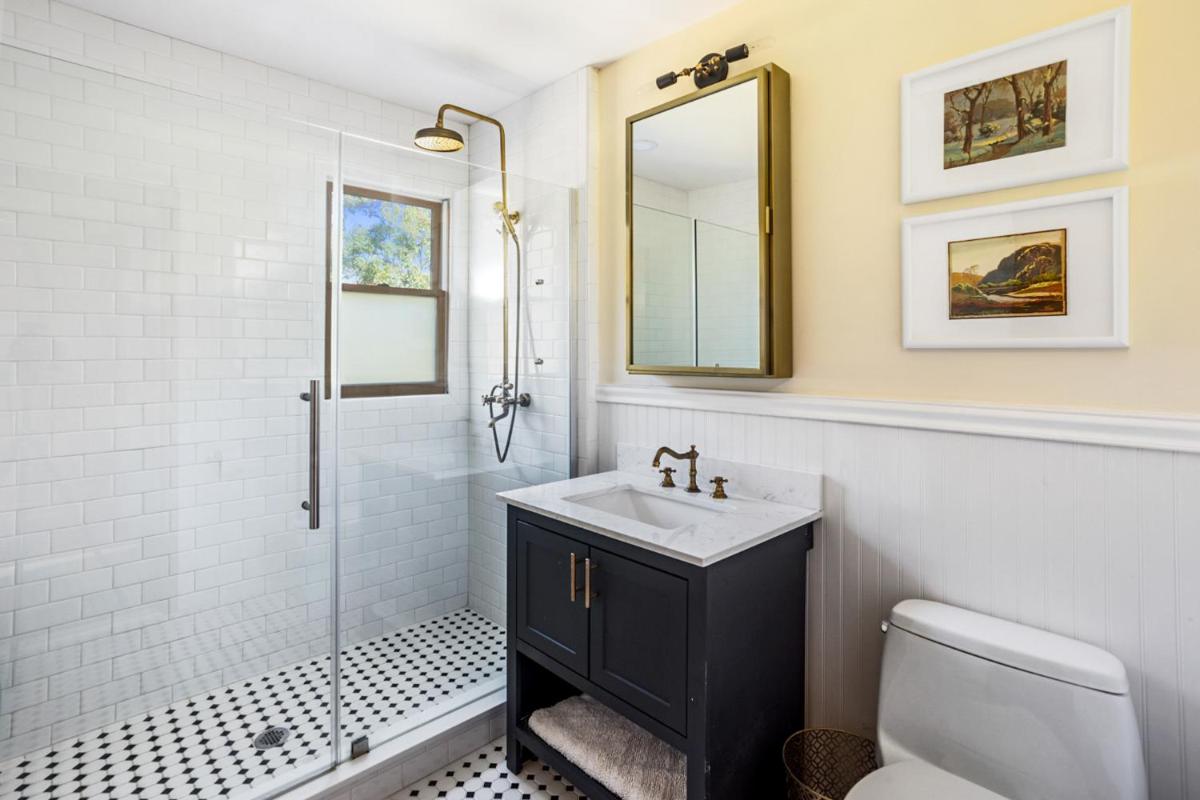 Catskills Delaware River Modern Colonial Getaway - Housity